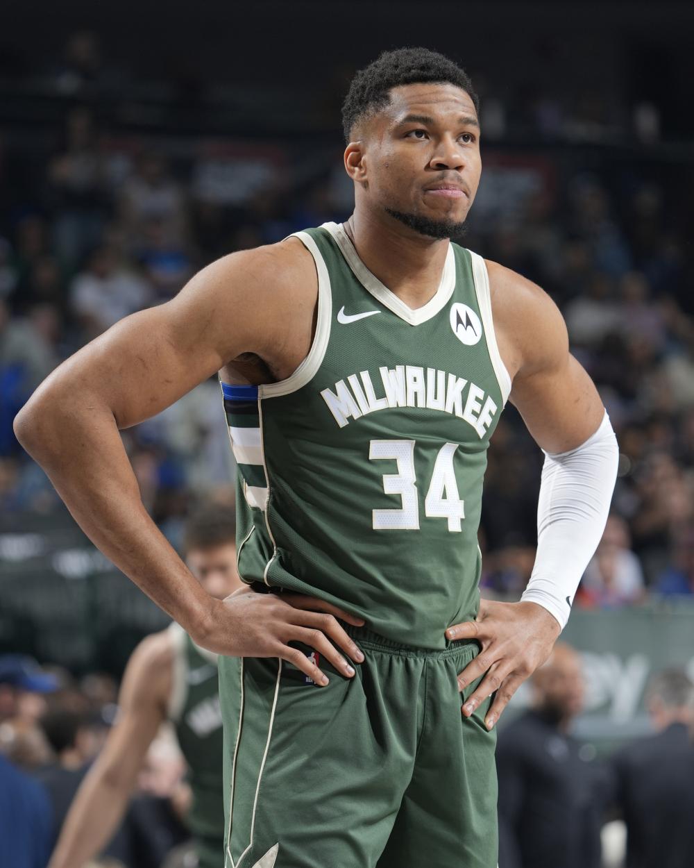 落寞注视雷 落寞注视雷