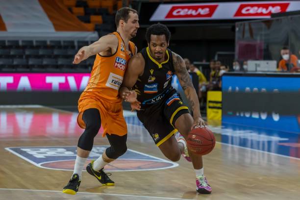 莱斯特后防 莱斯特后防